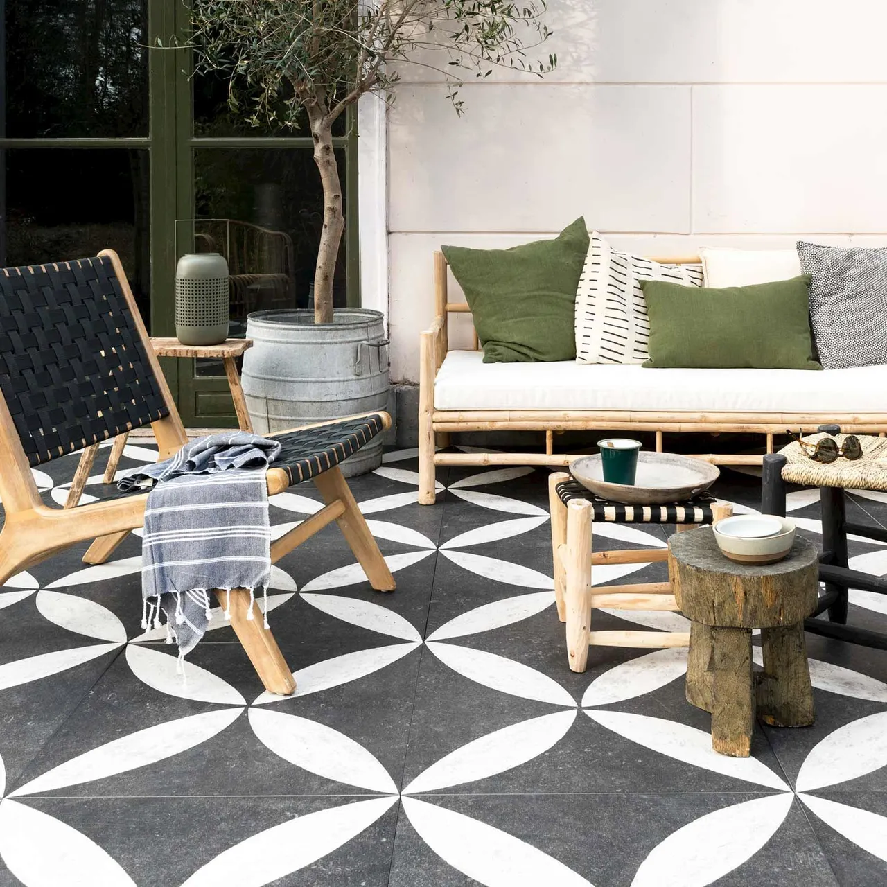 Terras met tegels van Spaansen